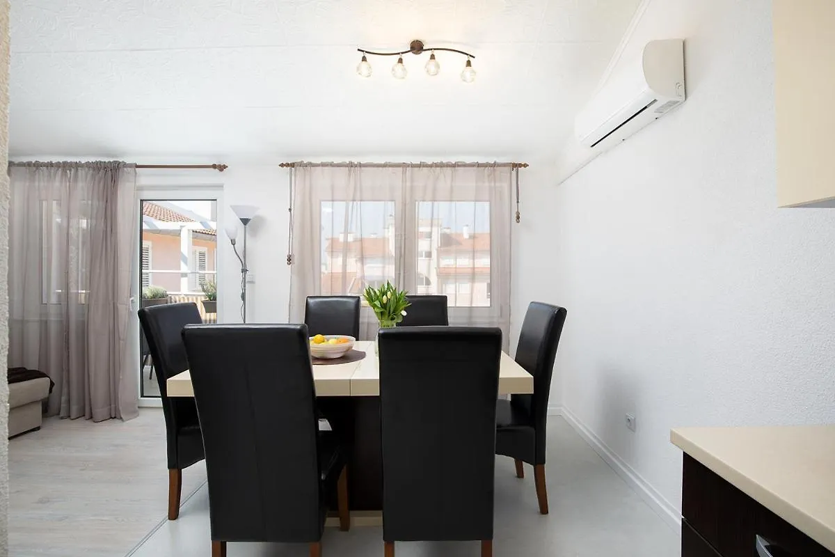 Apartment Aston Πούλα